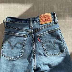Levi’s Wedgie Straight Jean